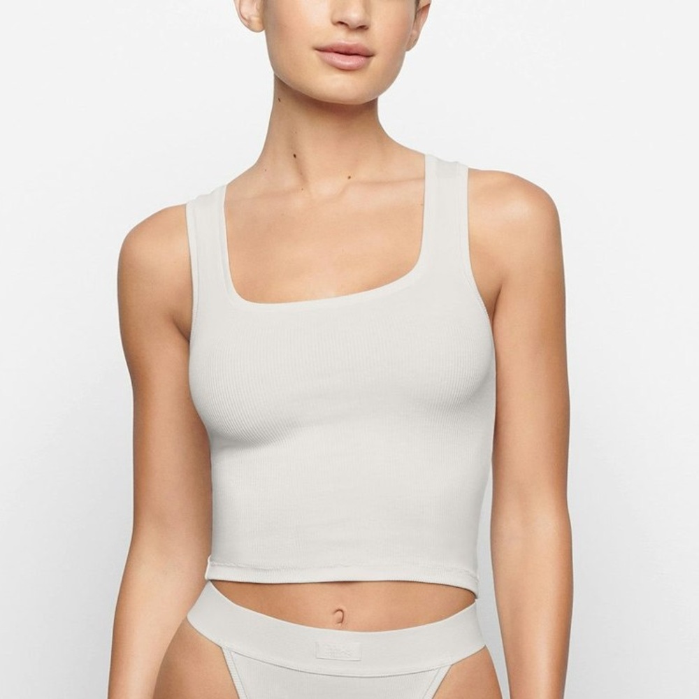 Skims cotton rib tank in marble